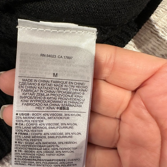 New Banana Republic Designer Black Label Faux Fur Black Sweater Unique Size S/M - Picture 7 of 11